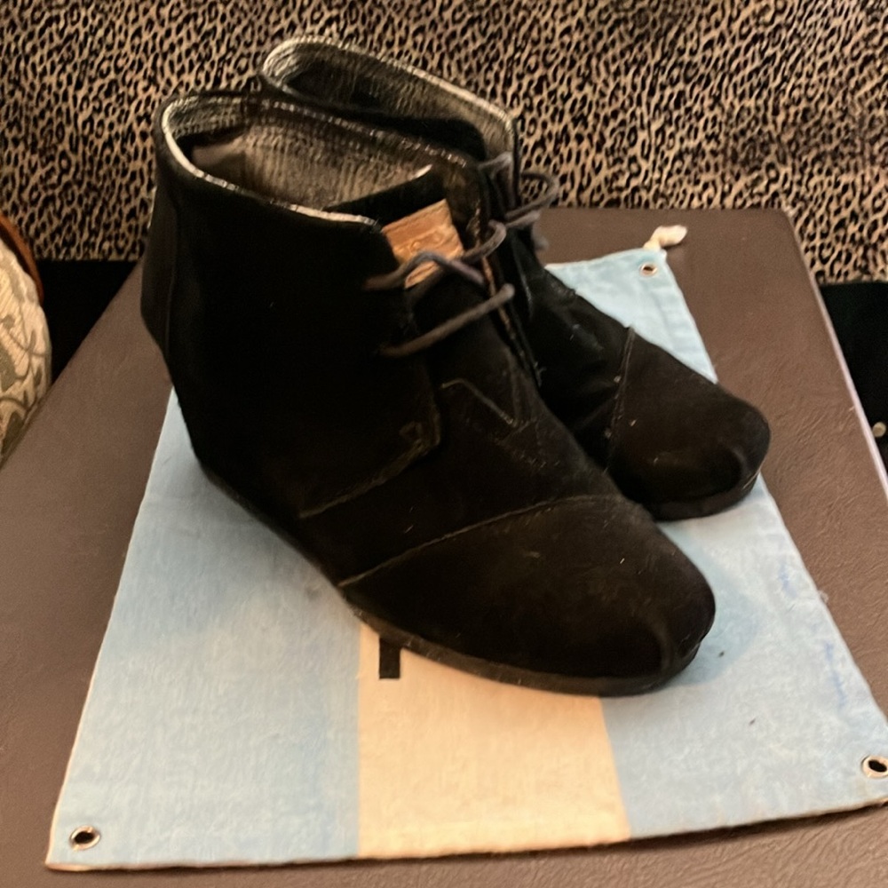 Tom’s black suede lace up wedge boot. Size 7.5
